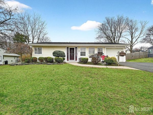 32 Kingsley Road, Kendall Park, NJ 08824