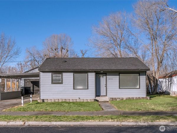 1820 W Lakeside Drive , Moses Lake, WA 98837