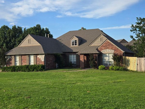 12325 Longhorn Circle, Glenpool, OK 74066