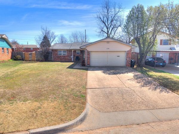 124 Oakside Drive, Moore, OK 73160
