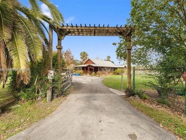 850 Old Us Highway 27, South Bay, FL 33493