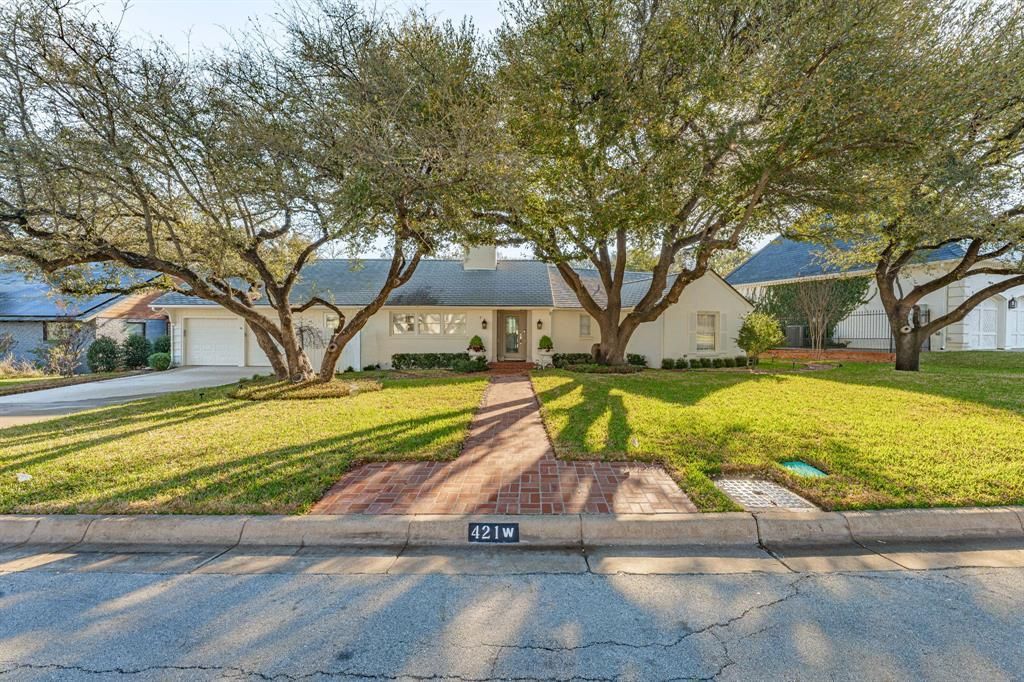 421 W Hazelwood Drive, Fort Worth, TX 76107 Main Photo