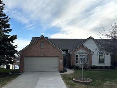 252 Shore Brook Lane, Commerce Twp, MI 48390