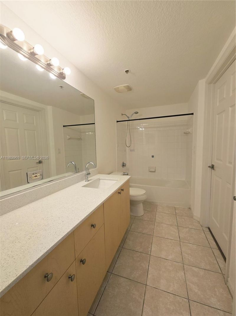 2564 Centergate Dr , Unit 208, Miramar, FL 33025 Photo