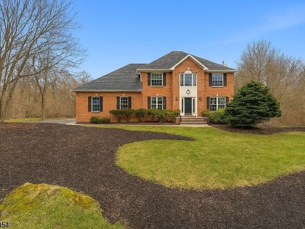26 Fox Hollow Way, Green, NJ 07821