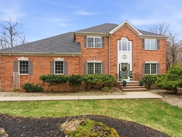 26 Fox Hollow Way, Green, NJ 07821