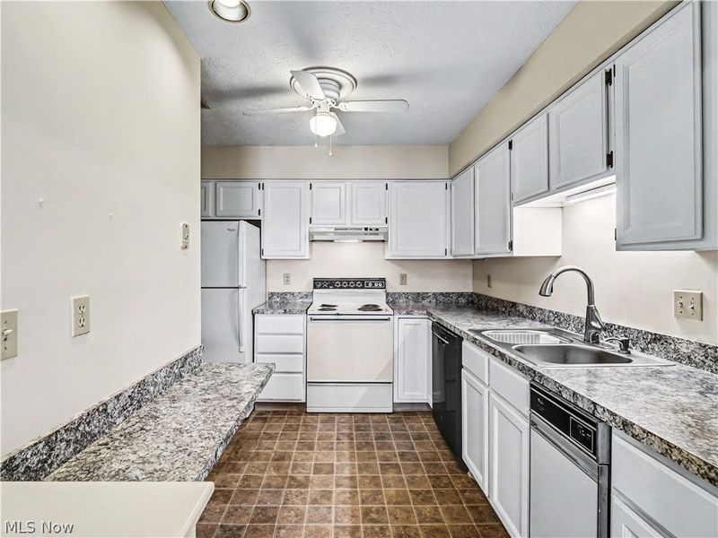 1207 W River Road N, Unit D3, Elyria, OH 44035 Photo 12