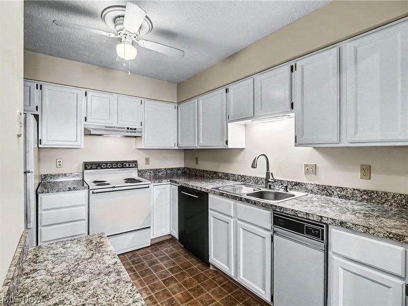 1207 W River Road N, Unit D3, Elyria, OH 44035 Photo 13