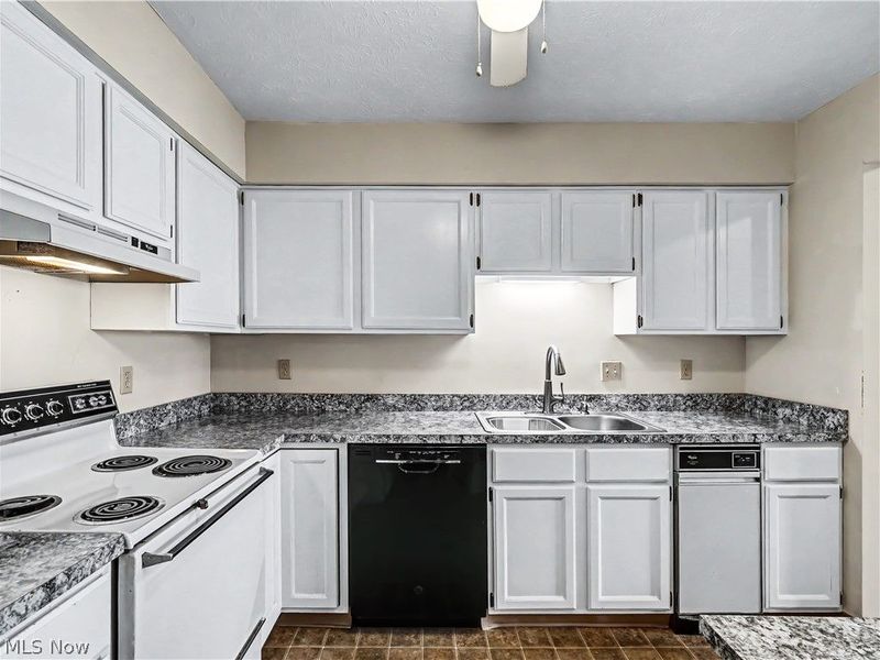 1207 W River Road N, Unit D3, Elyria, OH 44035 Photo 15