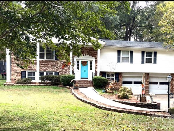 109 Churchill Road , Dallas, NC 28034