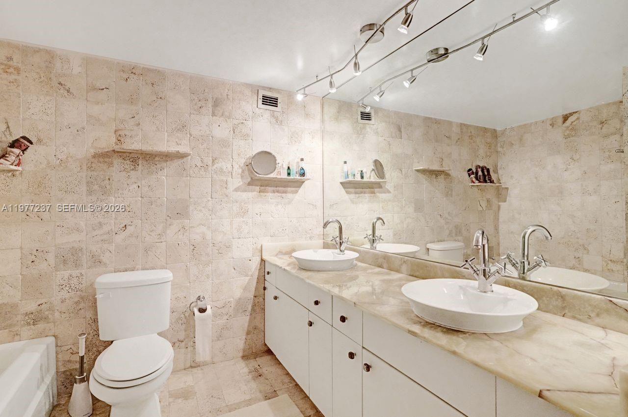 5700 Collins Ave, Unit 5L, Miami Beach, FL 33140 Photo