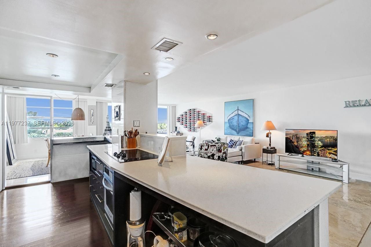 5700 Collins Ave, Unit 5L, Miami Beach, FL 33140 Photo