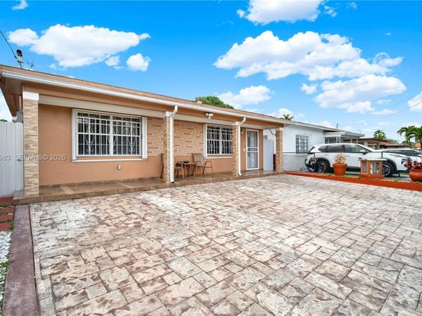 560 NW 57th Ct , Miami, FL 33126