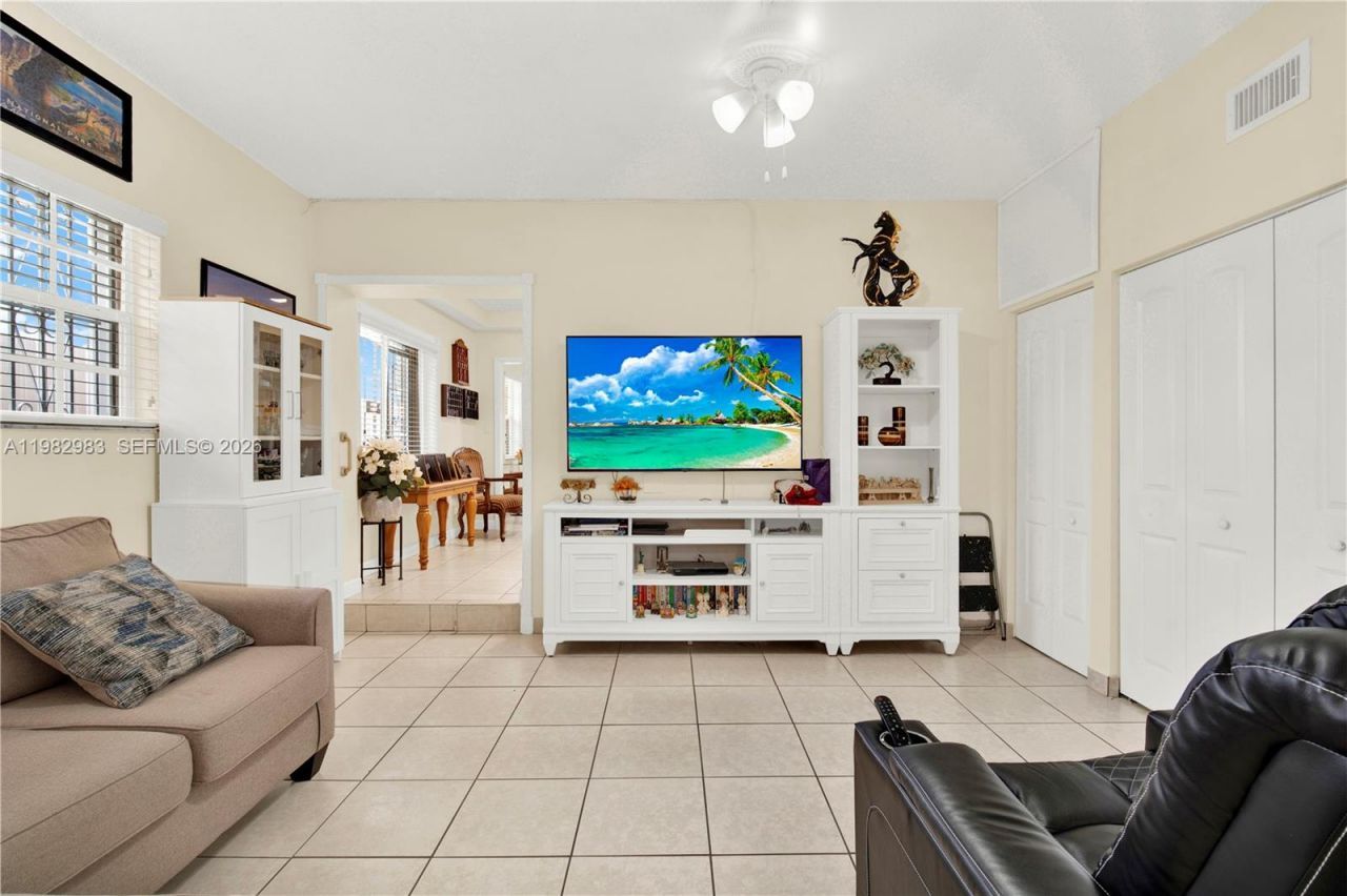 560 NW 57th Ct , Miami, FL 33126 Photo