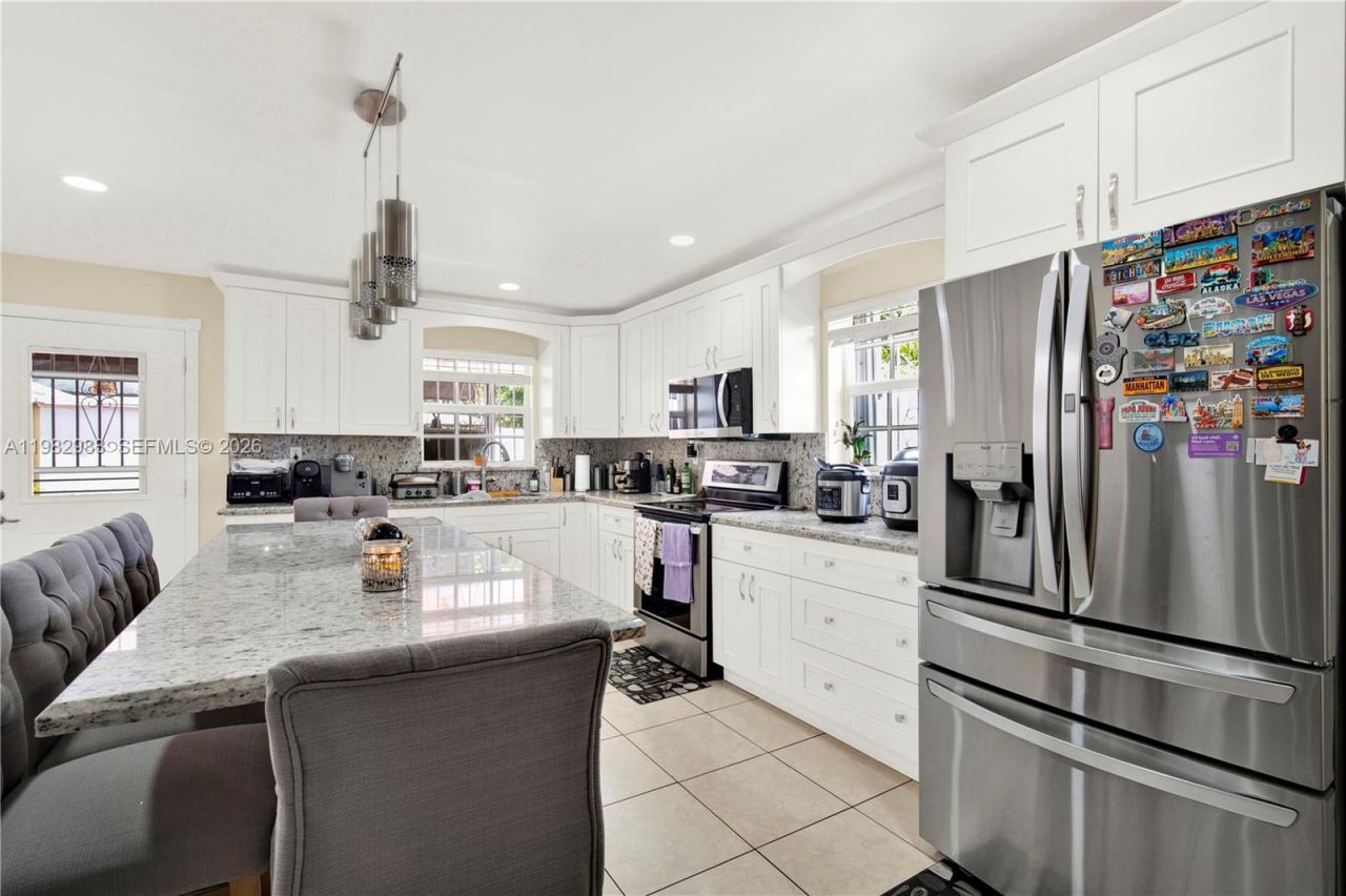 560 NW 57th Ct , Miami, FL 33126 Photo