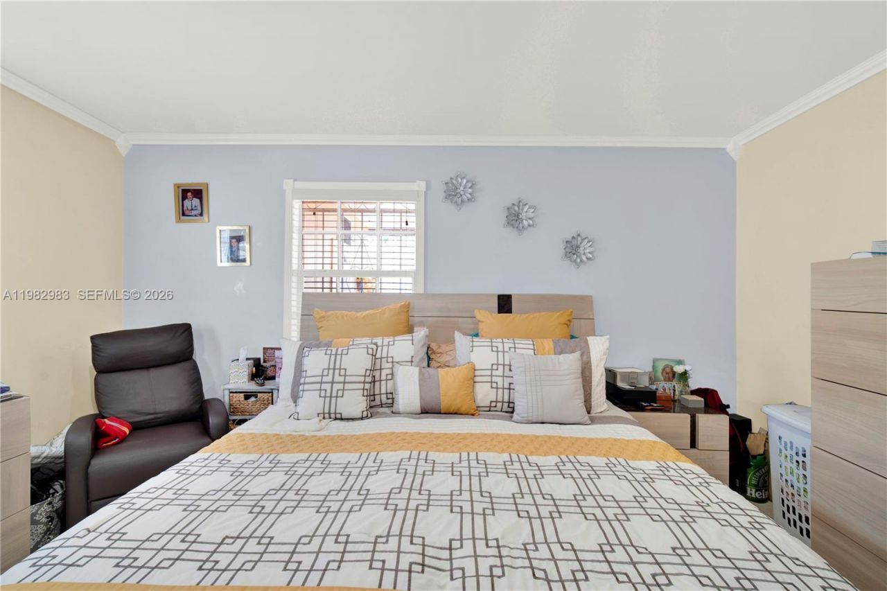 560 NW 57th Ct , Miami, FL 33126 Photo