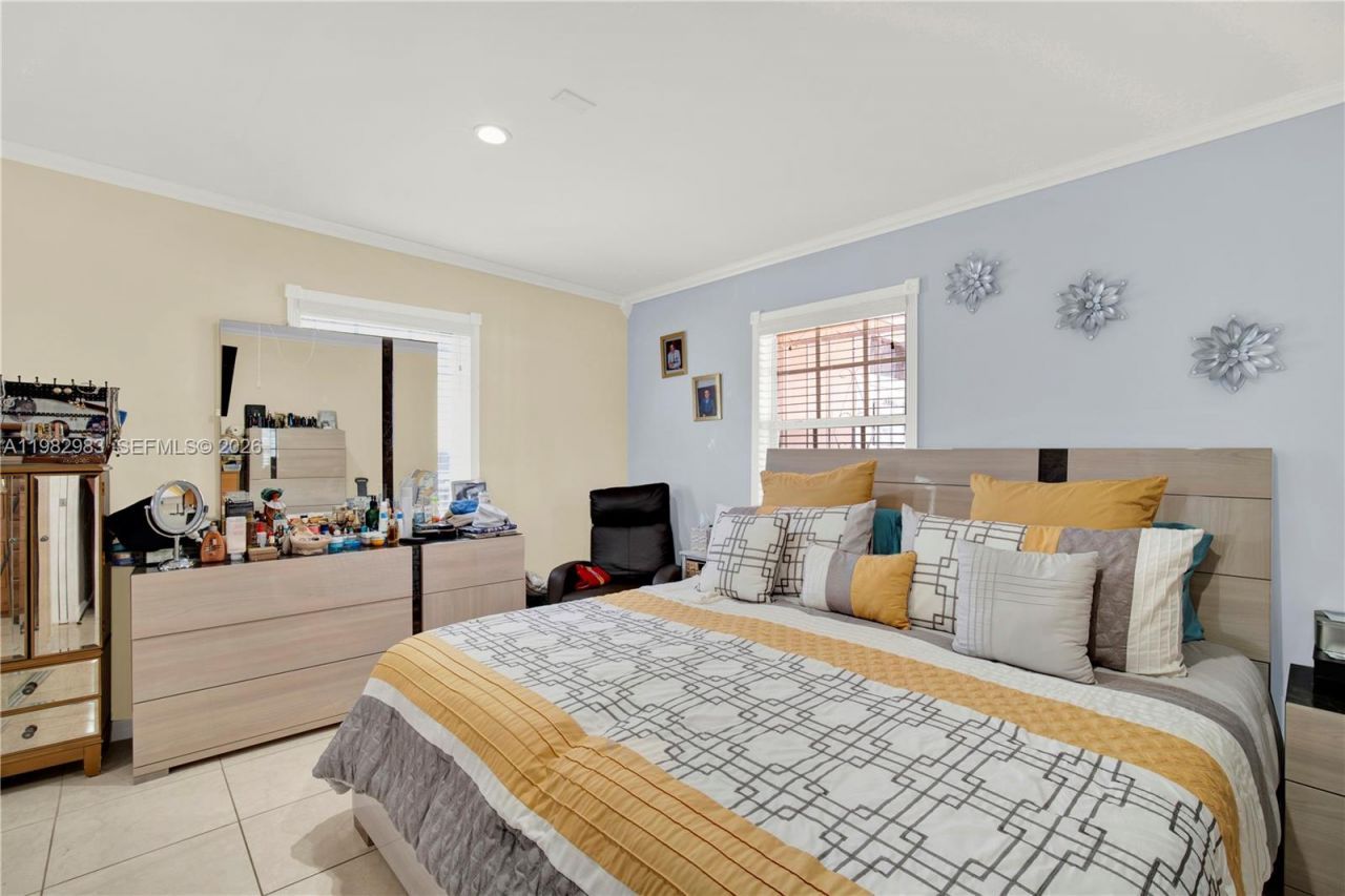 560 NW 57th Ct , Miami, FL 33126 Photo