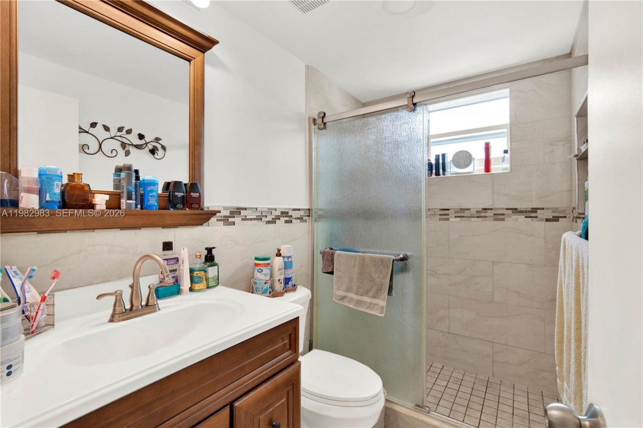 560 NW 57th Ct , Miami, FL 33126 Photo