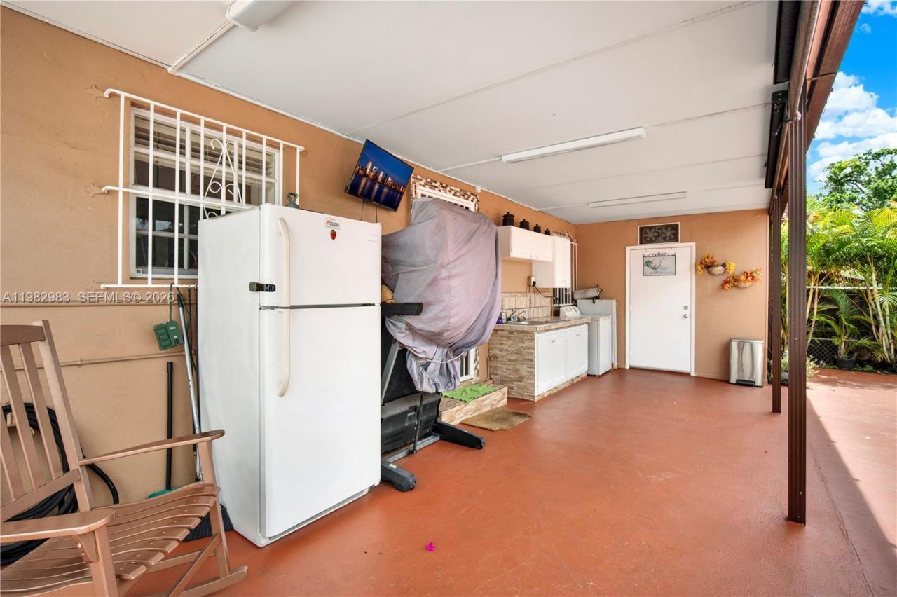 560 NW 57th Ct , Miami, FL 33126 Photo