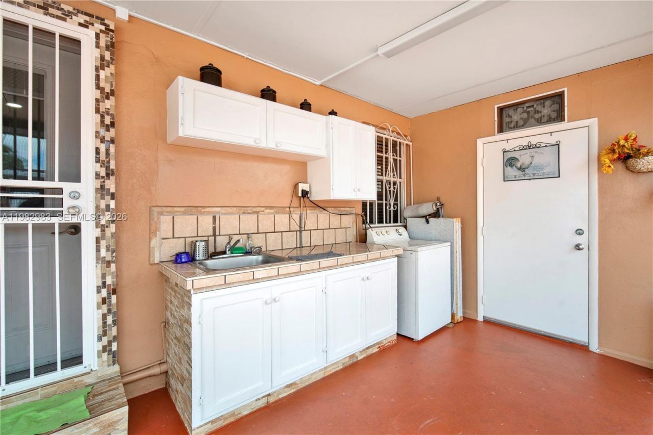 560 NW 57th Ct , Miami, FL 33126 Photo