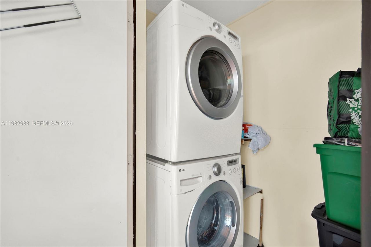 560 NW 57th Ct , Miami, FL 33126 Photo