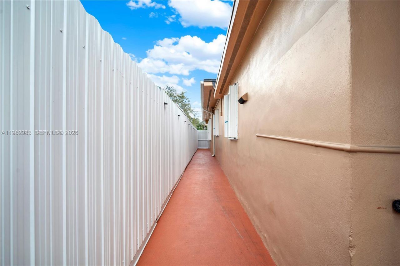 560 NW 57th Ct , Miami, FL 33126 Photo