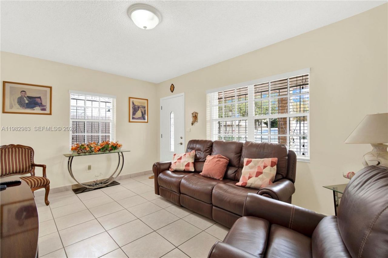 560 NW 57th Ct , Miami, FL 33126 Photo