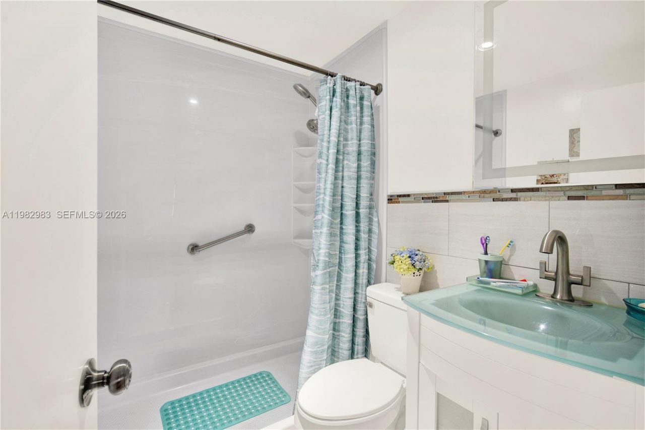 560 NW 57th Ct , Miami, FL 33126 Photo