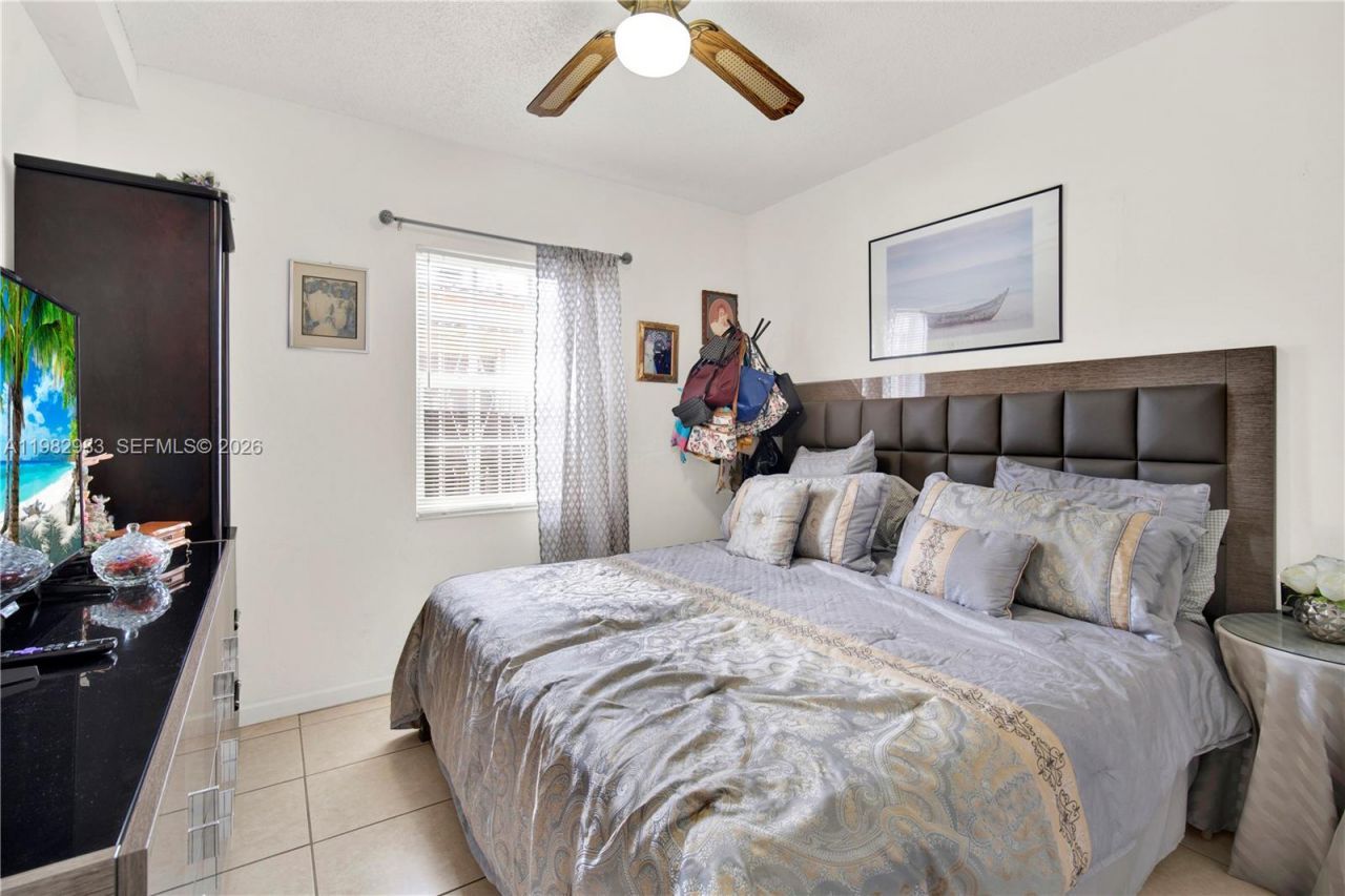 560 NW 57th Ct , Miami, FL 33126 Photo