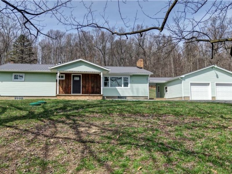 3265 Yorkview Road SW, New Philadelphia, OH 44663 Photo 2