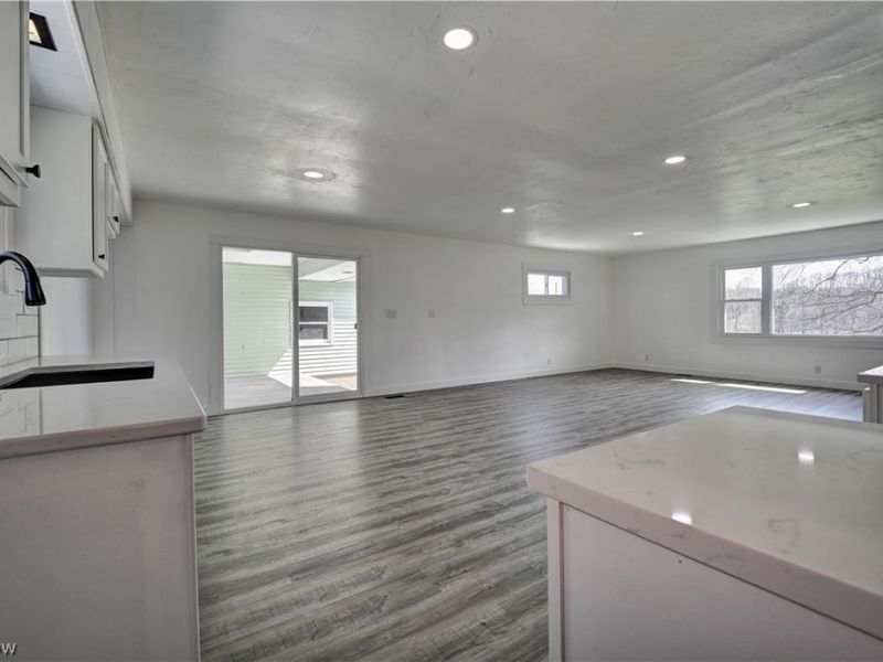 3265 Yorkview Road SW, New Philadelphia, OH 44663 Photo 9