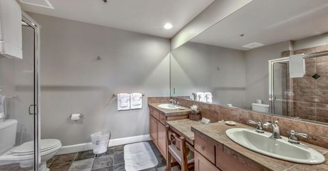 2100 North Village Drive, Truckee, CA 96161 Photo