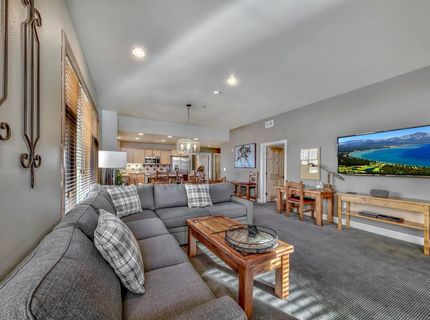 2100 North Village Drive, Truckee, CA 96161 Photo