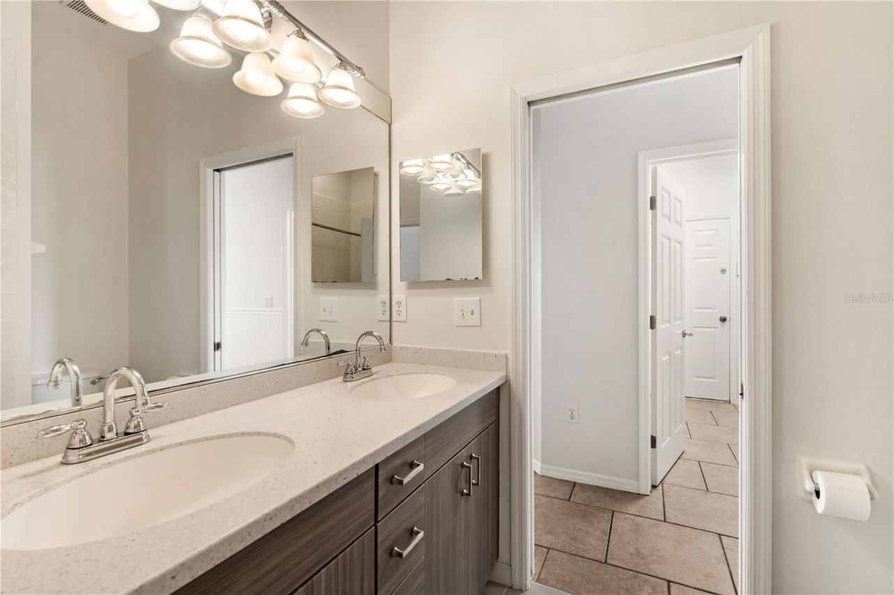 6801 Superior Street Circle, Sarasota, FL 34243 Photo