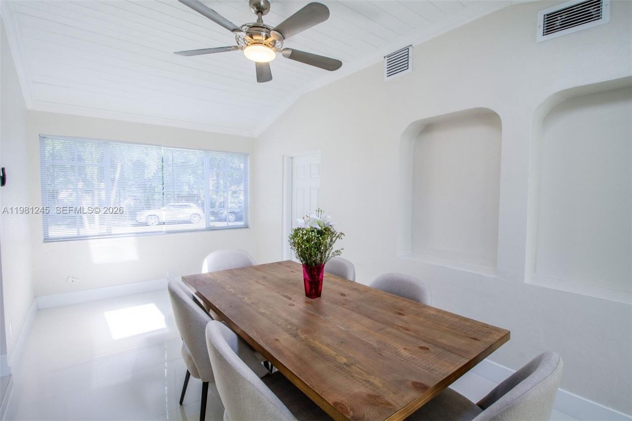 2727 Calusa St , Miami, FL 33133 Photo