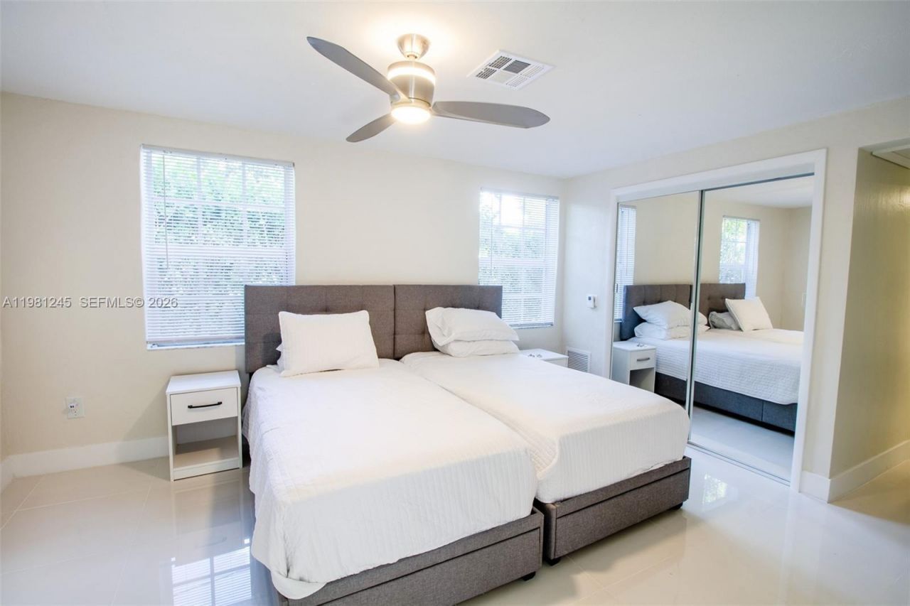 2727 Calusa St , Miami, FL 33133 Photo