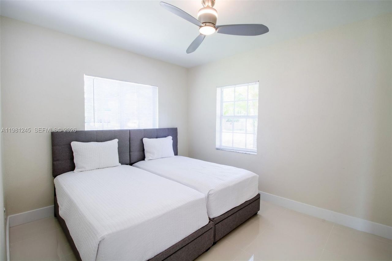 2727 Calusa St , Miami, FL 33133 Photo