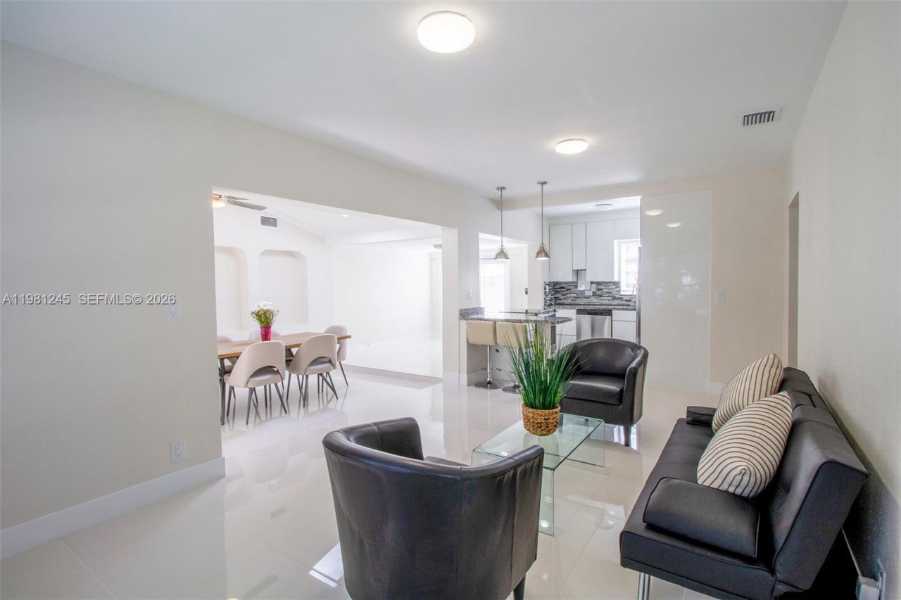 2727 Calusa St , Miami, FL 33133 Photo