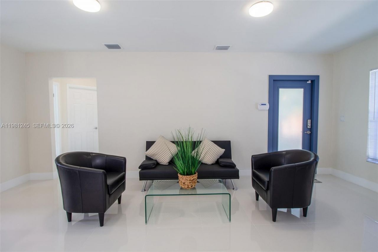 2727 Calusa St , Miami, FL 33133 Photo