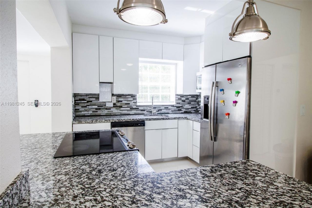 2727 Calusa St , Miami, FL 33133 Photo