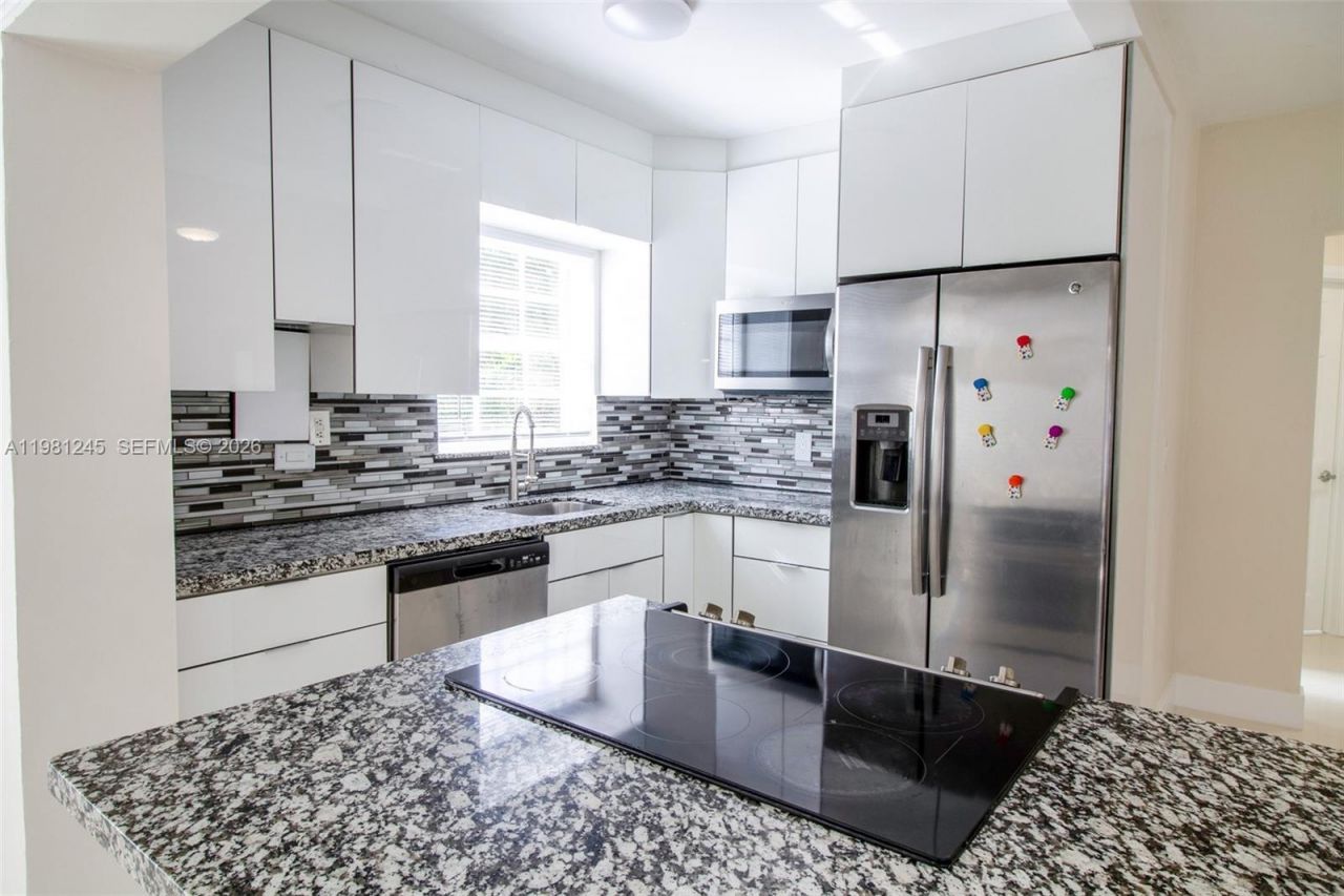 2727 Calusa St , Miami, FL 33133 Photo