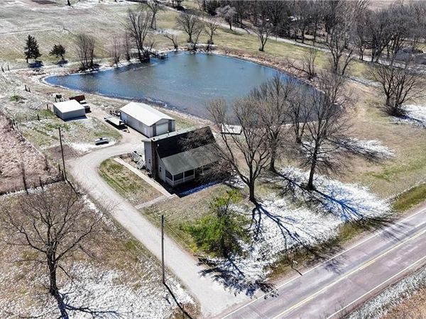 16015 Leavenworth Road, Basehor, KS 66007