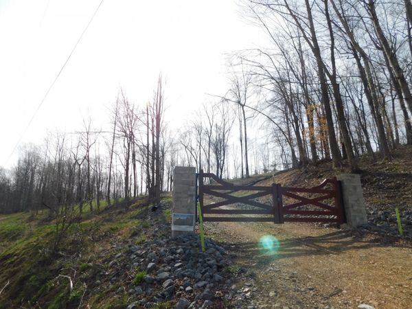 150 W John Davis Rd , Westmoreland, TN 37186