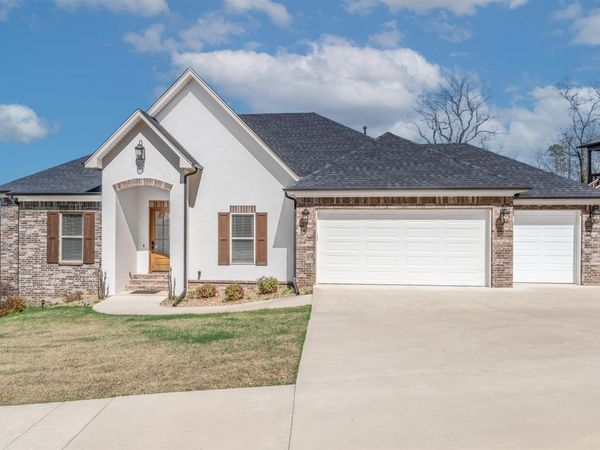 34 Sagamore Ct, Maumelle, AR 72113