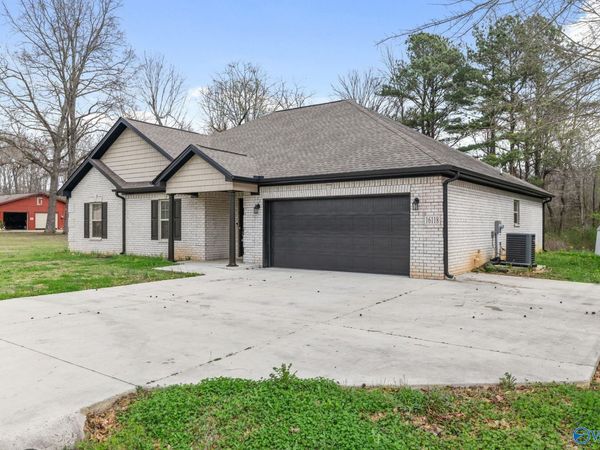 16118 Blackburn Lane, Athens, AL 35611