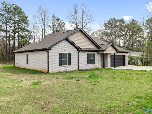 16118 Blackburn Lane, Athens, AL 35611