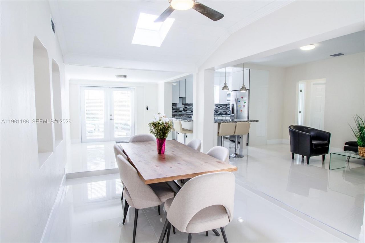 2727 Calusa St , Miami, FL 33133 Photo