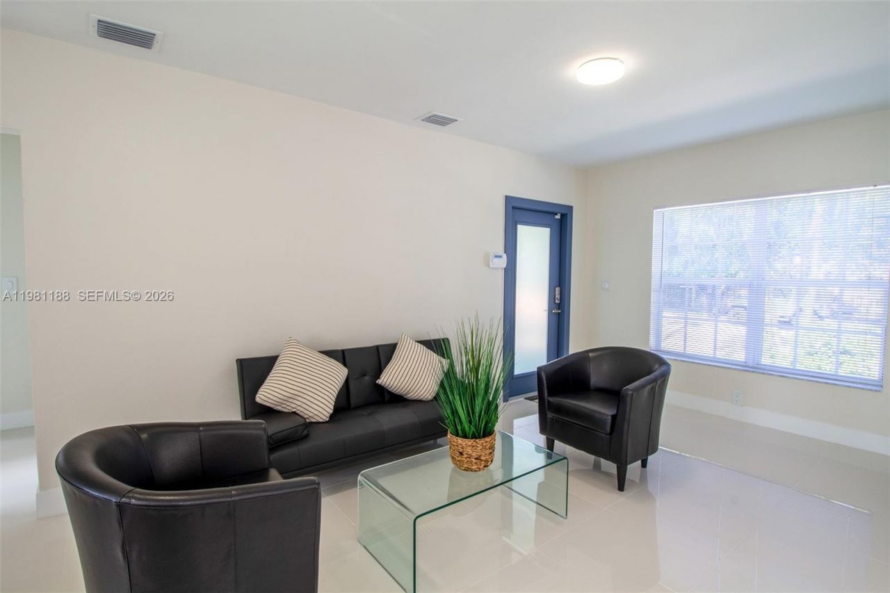 2727 Calusa St , Miami, FL 33133 Photo