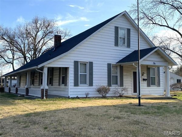10 E Washington Street , Freeburg, IL 62243