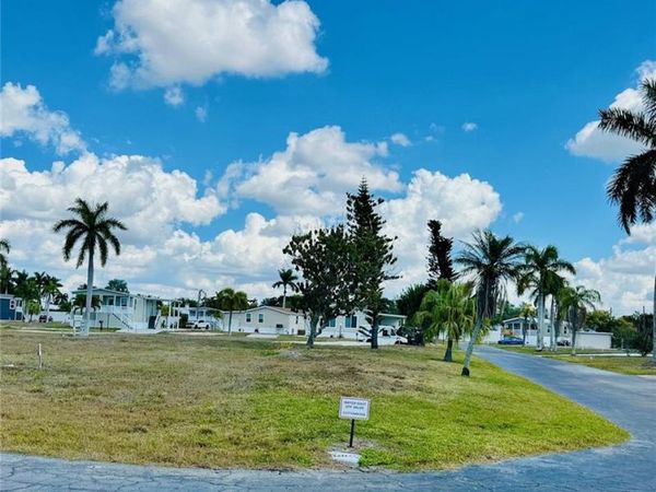 27 Cottonwood DR, FORT MYERS, FL 33908